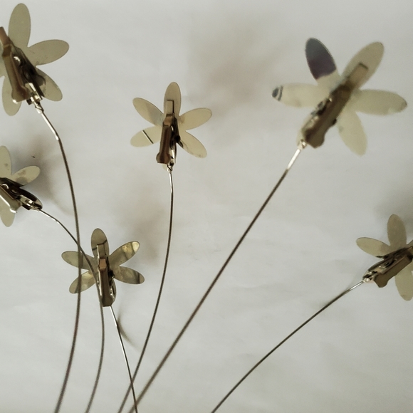 Umbra PETAL Photo Display Designed by Tom Vincent Stylish Interior Decoration - Picture 5 of 6